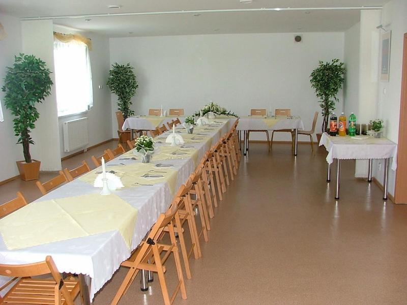 Dom Goscinny Pod Brzozami Poznan Bagian luar foto