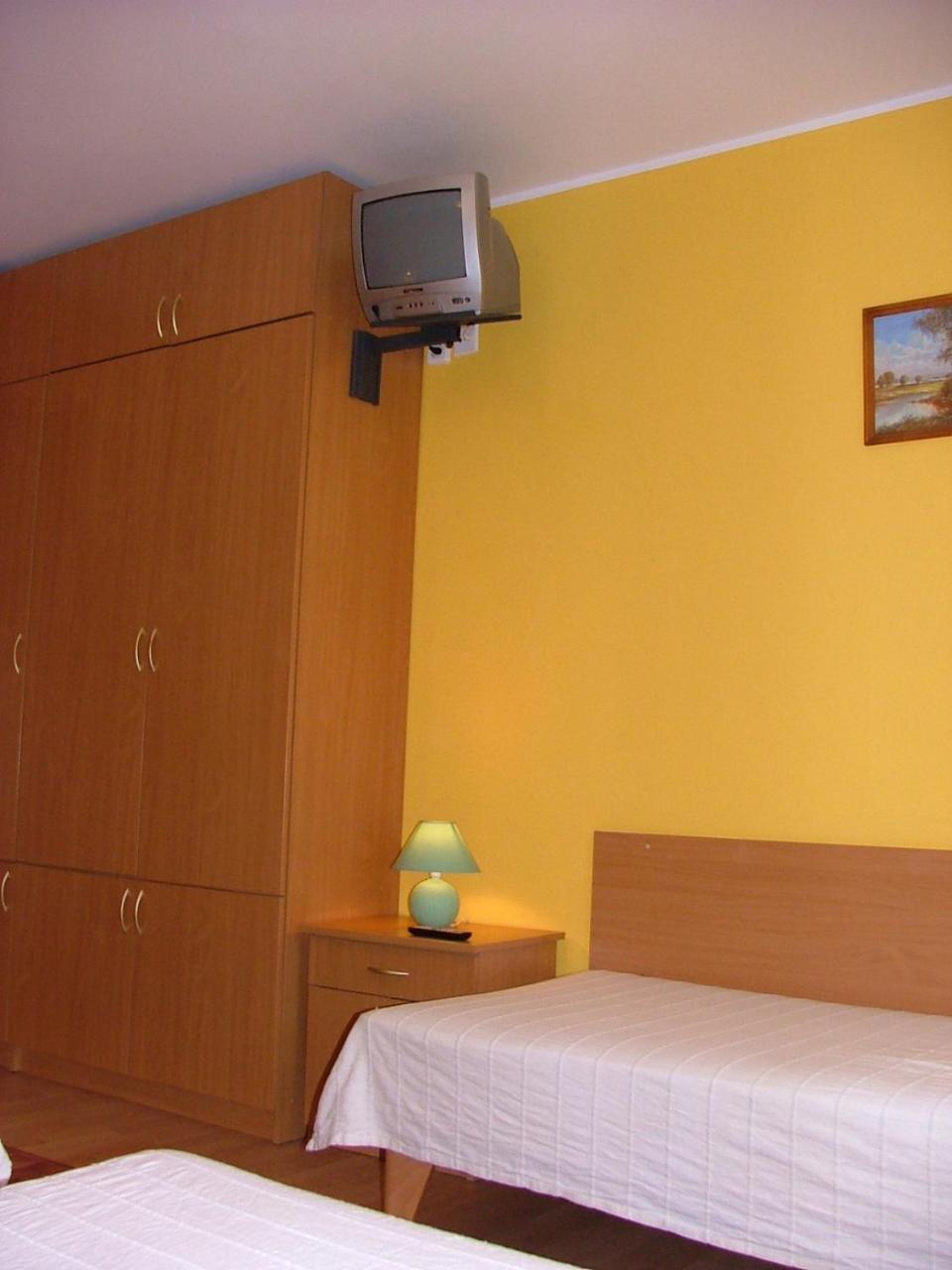 Dom Goscinny Pod Brzozami Poznan Bagian luar foto